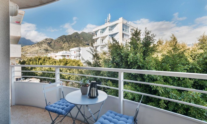 Los Llanos Apartamento | Apartamento 'Corazón De Aridane' con vistas a la montaña, balcón y Wi-Fi
