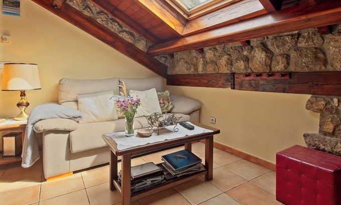 Portilla de la Reina Apartamento | Apartamento 'Nido De Águila' con vistas a la montaña y Wi-Fi