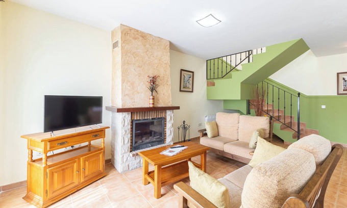 Santo Tome del Puerto Apartamento | Apartamento 'La Casa De Dafne Almendro' con vistas a la montaña, terraza y jardín compartido