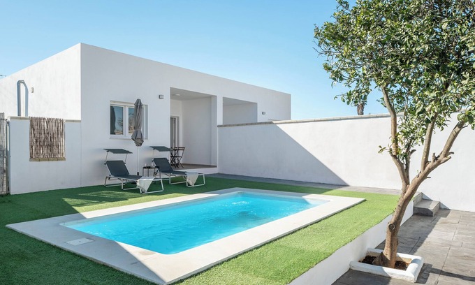 San Ambrosio Apartamento | Apartamento 'Casa Santolina' con piscina privada, terraza privada y aire acondicionado