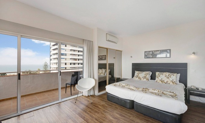 Torralta Apartamento | Apartamento "Estúdio Superior Mar Atlântico" con vistas al mar, piscina y Wi-Fi