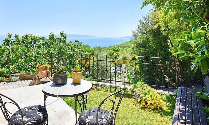 Pobri Apartamento | Apartamento Evići by Interhome
