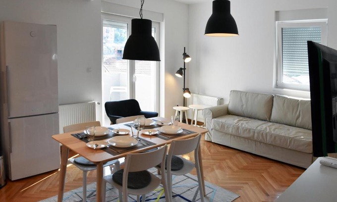 Uzice Apartamento | Apartment Exclusive
