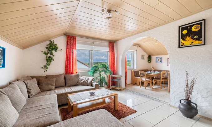 Großengstingen Apartamento | Apartamento 'Fabio' con terraza privada y Wi-Fi