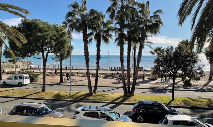 Cros-de-Cagnes Apartamento | Apartment facing the sea with terrace and swimming pool in residence le grand large