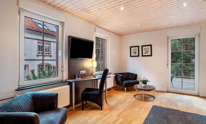 Bad Bergzabern Apartamento | Apartamento 'Ferienwohnung Luise' con terraza privada, balcón y Wi-Fi