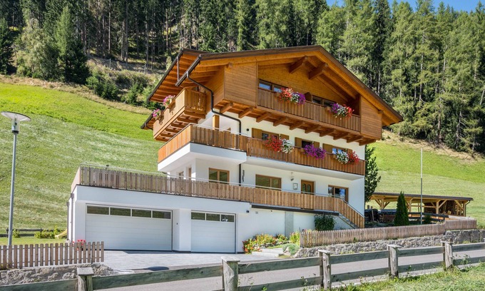 Predoi Apartamento | Apartamento 'Ferienhaus Nairz Alpenrose' con vistas a la montaña, terraza privada y Wi-Fi
