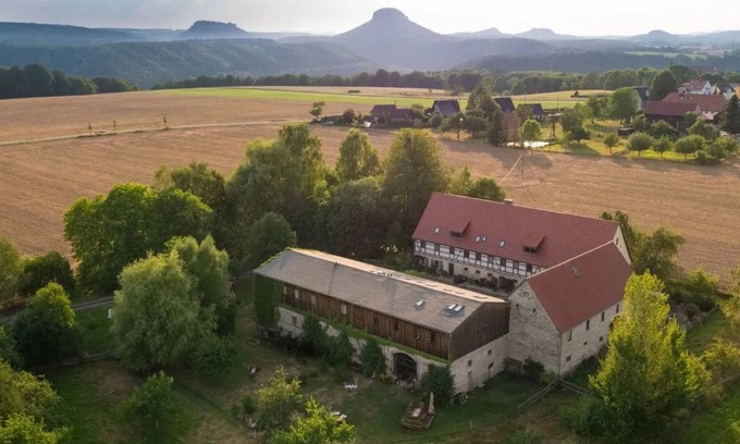 Rathmannsdorf Apartamento | Apartamento 'Ferienwohnung Galerie' con vistas a la montaña y jardín privado