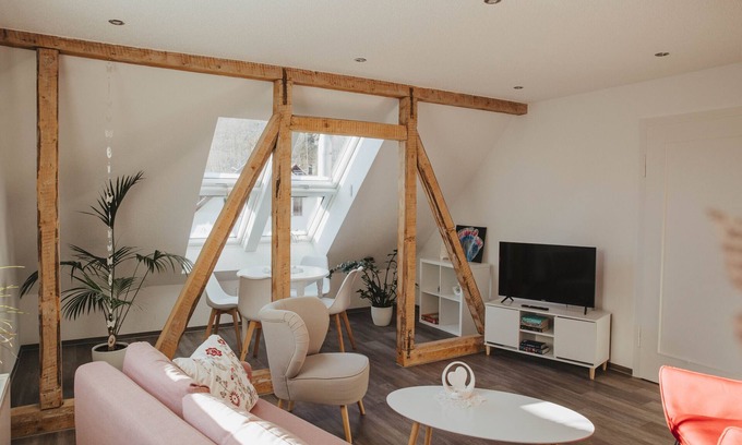 Bad Wildbad Apartamento | Apartamento 'Ferienwohnung Wunderbar' con vistas a la montaña, terraza privada y Wi-Fi