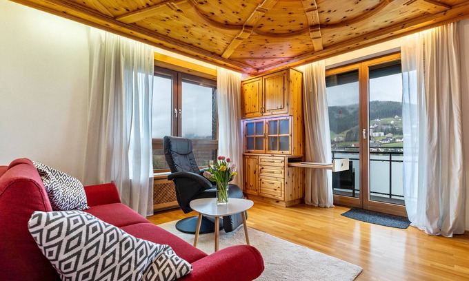 Baiersbronn Apartamento | Apartamento 'Ferienwohnung Panorama' con vistas a la montaña, terraza compartida y Wi-Fi