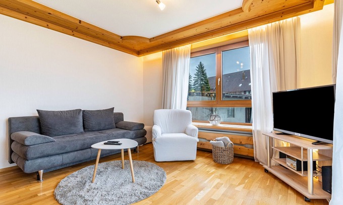Baiersbronn Apartamento | Apartamento 'Ferienwohnung Schwarzwald' con vistas a la montaña, terraza compartida y Wi-Fi