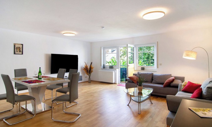 Pfullendorf Apartamento | Apartamento 'Ferienwohnung Am Obertor' con balcón y Wi-Fi