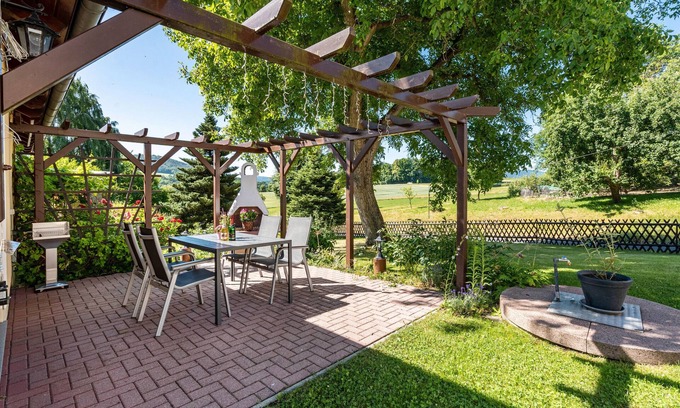 Hainewalde Apartamento | Apartamento 'Ferienwohnung Am Augusttal' con vistas a la montaña, terraza privada y Wi-Fi
