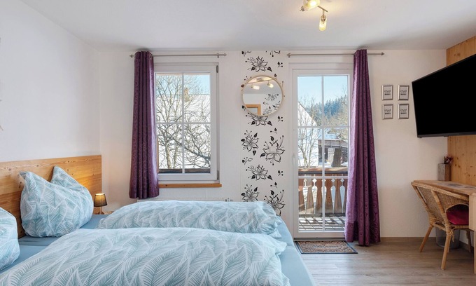 Sankt Georgen im Schwarzwald Apartamento | Apartamento 'Ferienwohnung 2 Personen' con jardín compartido, balcón y Wi-Fi