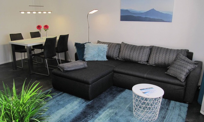 Albstadt Apartamento | Apartamento 'Ferienwohnung Zollernalb' con balcón y Wi-Fi