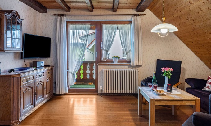 Breitnau Apartamento | Apartamento 'Ferienwohnung Morgensonne' con vistas a la montaña, jardín compartido y Wi-Fi