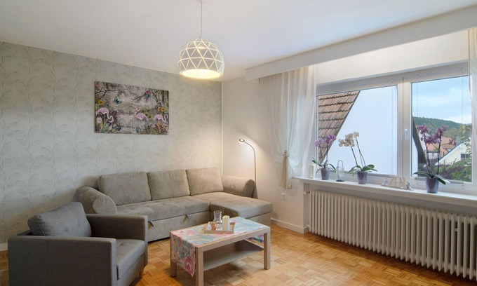 Grebendorf Apartamento | Apartamento 'Ferienwohnung Storchenblick' con vistas a la montaña, balcón y Wi-Fi
