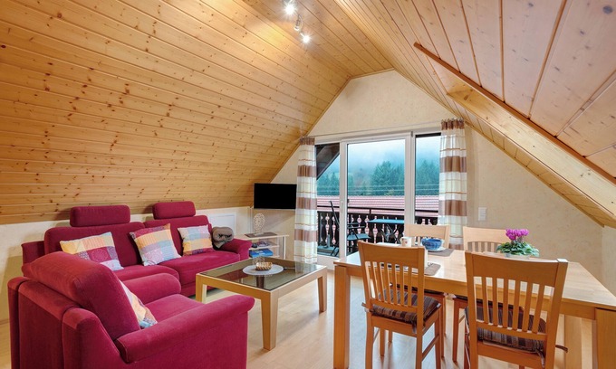 Elzach Apartamento | Apartamento 'Ferienwohnung Rose Mit Balkon' con jardín compartido, balcón y Wi-Fi