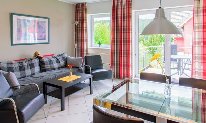 Oberhof Apartamento | Apartamento 'Ferienwohnung Tannenblick 2-2' con vistas a la montaña, balcón y Wi-Fi