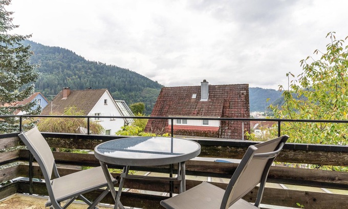 Wolfach Apartamento | Apartamento 'Ferienwohnung Rebberg 1' con vistas a la montaña, terraza compartida y Wi-Fi