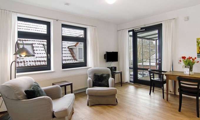 Jever Apartamento | Apartamento 'Ferienwohung 1' con terraza privada, balcón y Wi-Fi