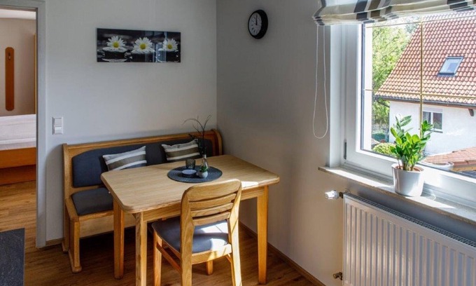 Wasserburg Apartamento | Apartamento 'Fewo 1 - Elstar' con jardín compartido, balcón y Wi-Fi