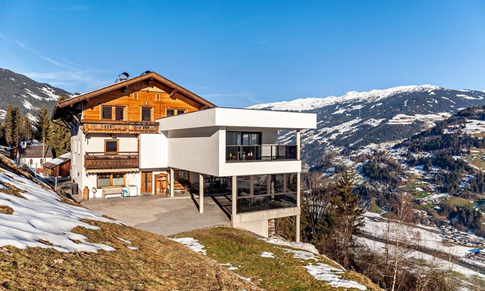 Hippach Apartamento | Apartamento 'Fewo Innerspielleiten 24 Personen' con vistas a la montaña, terraza y Wi-Fi