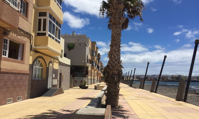 Playa de Arinaga Apartamento | Apartment first line on the sea. Perfect to visit Gran Canaria