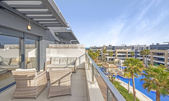 Orihuela Costa Apartamento | Apartamento 'Flamenca Village' con Piscina Compartida, Wi-Fi y Aire Acondicionado