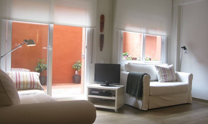 Gracia Apartamento | Apartamento con terraza en Gracia, cerca del Parque Güell y Sagrada Familia.
