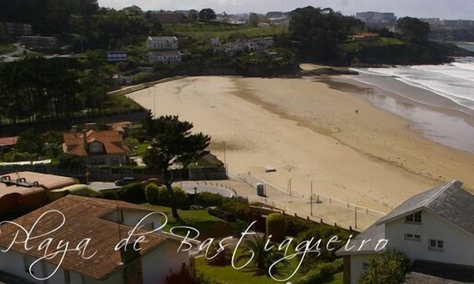 Bastiagueiro Condominio | Piso cerca de la playa de bastiagueiro