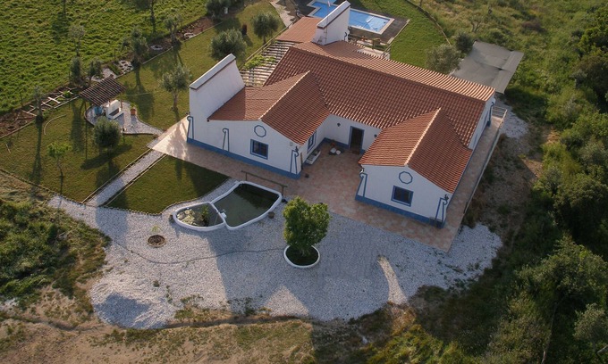 Montemor-o-Novo Casa | Casa alentejana con jardín y piscina.