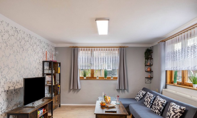 Bad Liebenstein Apartamento | Apartamento 'Ferienwohnung Fleißige Biene' con vistas a la montaña, terraza privada y Wi-Fi