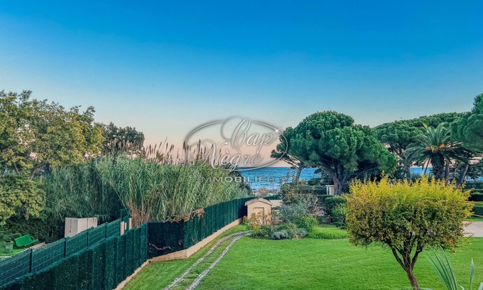 Rayol-Canadel-sur-Mer Apartamento | Apartment for 4 people waterfront in Le Lavandou Pierre et Vacances