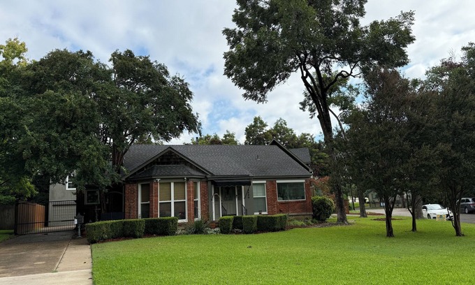 Westcliff Apartamento | apartment for weekend getaway in FW . Walking distance to TCU football stadium.