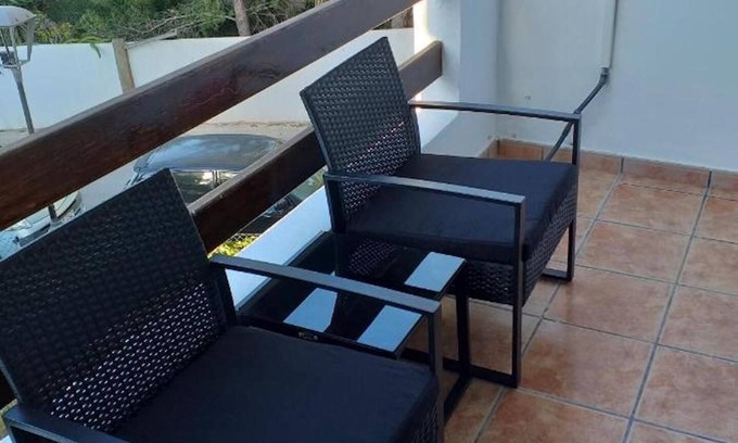 Es Pujols Apartamento | Apartamento 'Formentera Suite 10' con balcón, Wi-Fi y aire acondicionado
