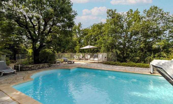 Cenac-et-Saint-Julien Apartamento | Apartamento 'Lalande' con piscina compartida, terraza compartida y Wi-Fi