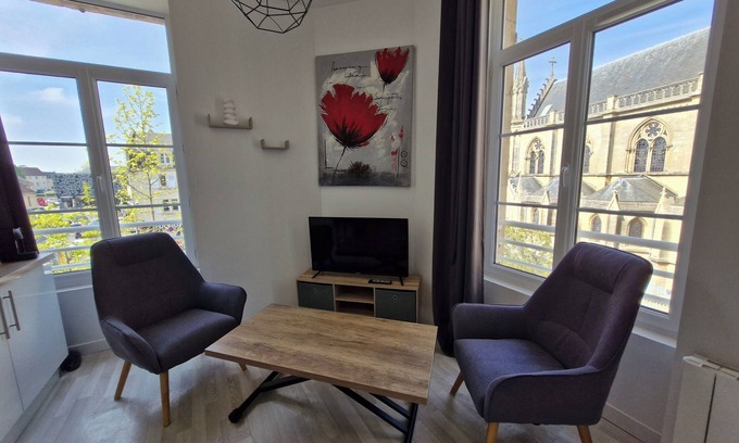 Douvres-la-Delivrande Apartamento | Apartment Basilique VII city center view
