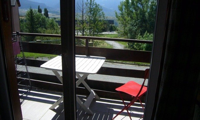 Font-Romeu-Odeillo-Via Apartamento | APARTAMENTO F 3 balcón orientado al sur con la fuente ROMEU WI FI