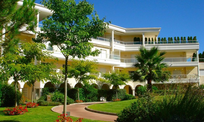 Mandelieu-La-Napoule Apartamento | Apartamento en zona tranquila. Ideal para parejas y familias jóvenes.