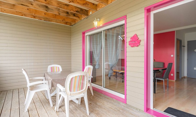 Saint-Simon-de-Bordes Apartamento | Apartamento 'Le Clos Du Champ De L'Amour - Rochefort' con piscina privada y aire acondicionado