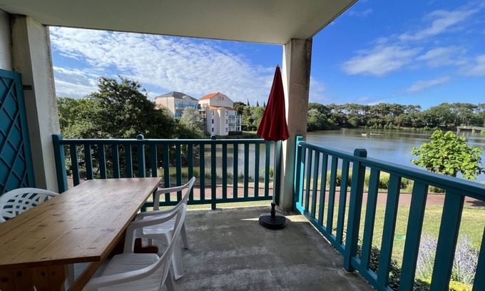 Bourgenay Apartamento | Apartamento 'Le Soleil' con vistas al lago, piscina compartida