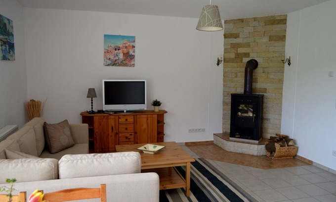 Dolni Lanov Casa | Apartamento Frida-Rosa en las montañas gigantes