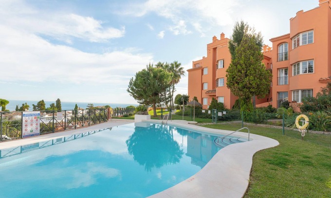 Torreblanca Apartamento | "Fuengirola Hills with Seaviews" con vistas al mar piscina, Wi-Fi, jardín y terraza