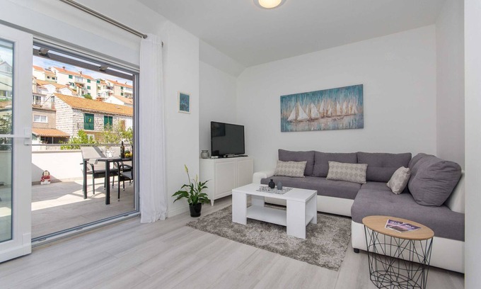 Montovjerna Apartamento | Apartment Gloria - One Bedroom Apartment with Terrace