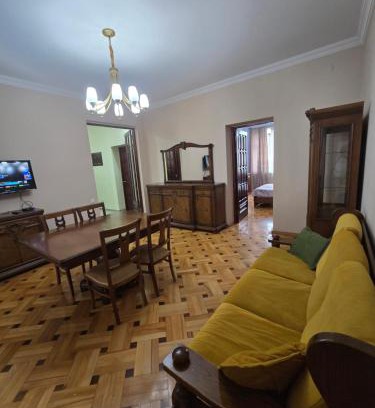 Old Boulevard Apartamento | Apartment Gorgiladze
