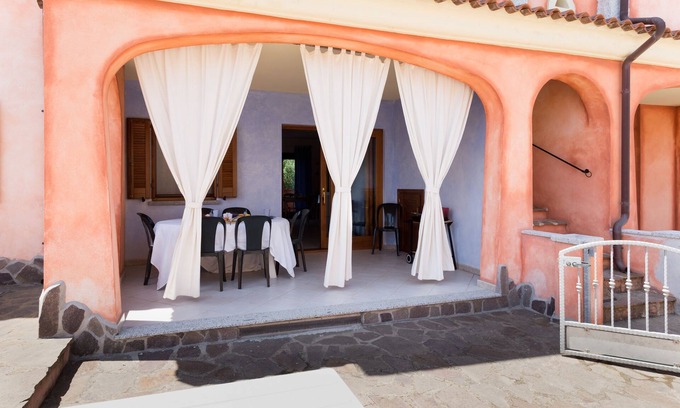 Monte Petrosu Apartamento | Apartamento 'Granito's' con vistas parciales al mar, Wi-Fi y aire acondicionado