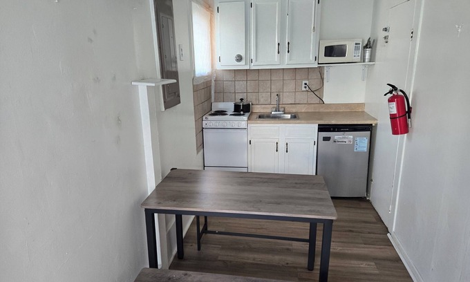 Wildwood Apartamento | Apartment, Great Location , Fits your budget!