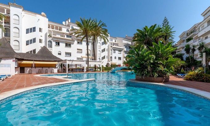 Marbella Apartamento | Apartamento "Ground floor Marbella on the beach" con piscina, jardín y Wi-Fi