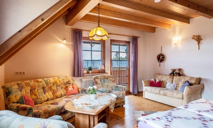 Schonach im Schwarzwald Apartamento | Apartamento 'Haus Silberberg' con jardín compartido, balcón y Wi-Fi